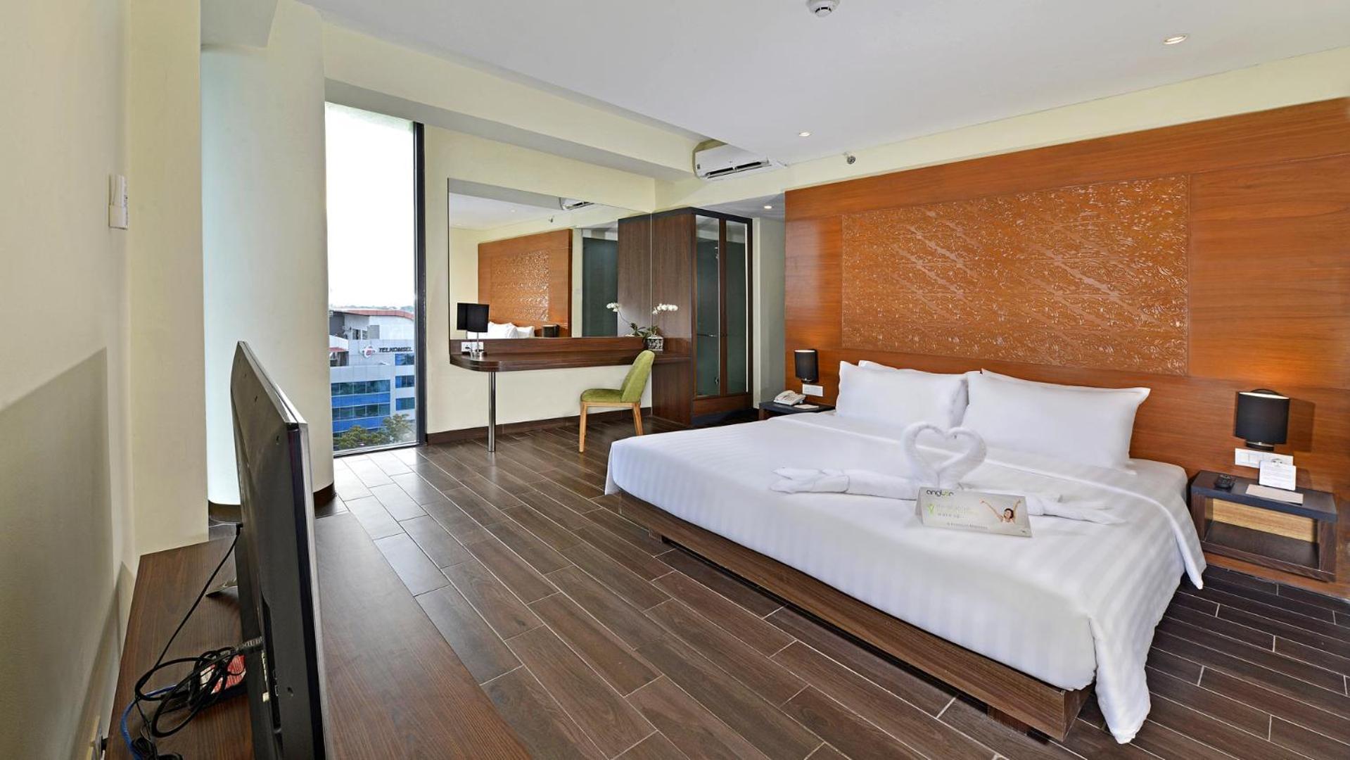 Whiz Prime Hotel Khatib Sulaiman Padang Exterior foto