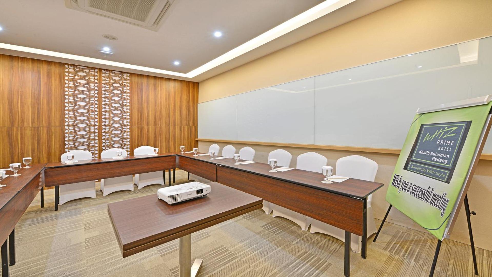 Whiz Prime Hotel Khatib Sulaiman Padang Exterior foto