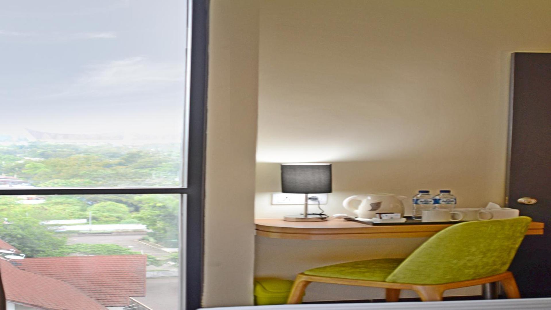 Whiz Prime Hotel Khatib Sulaiman Padang Exterior foto