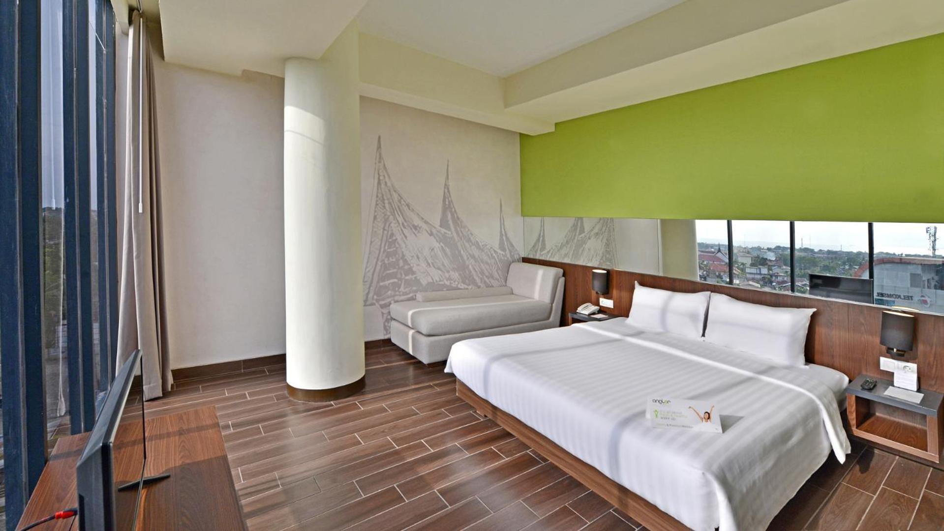 Whiz Prime Hotel Khatib Sulaiman Padang Exterior foto